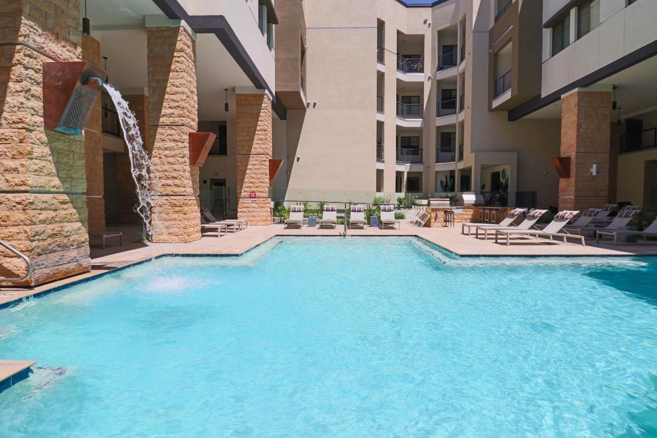 Apartamento Walk Score 81-shopping District-king Bed-parking G3047