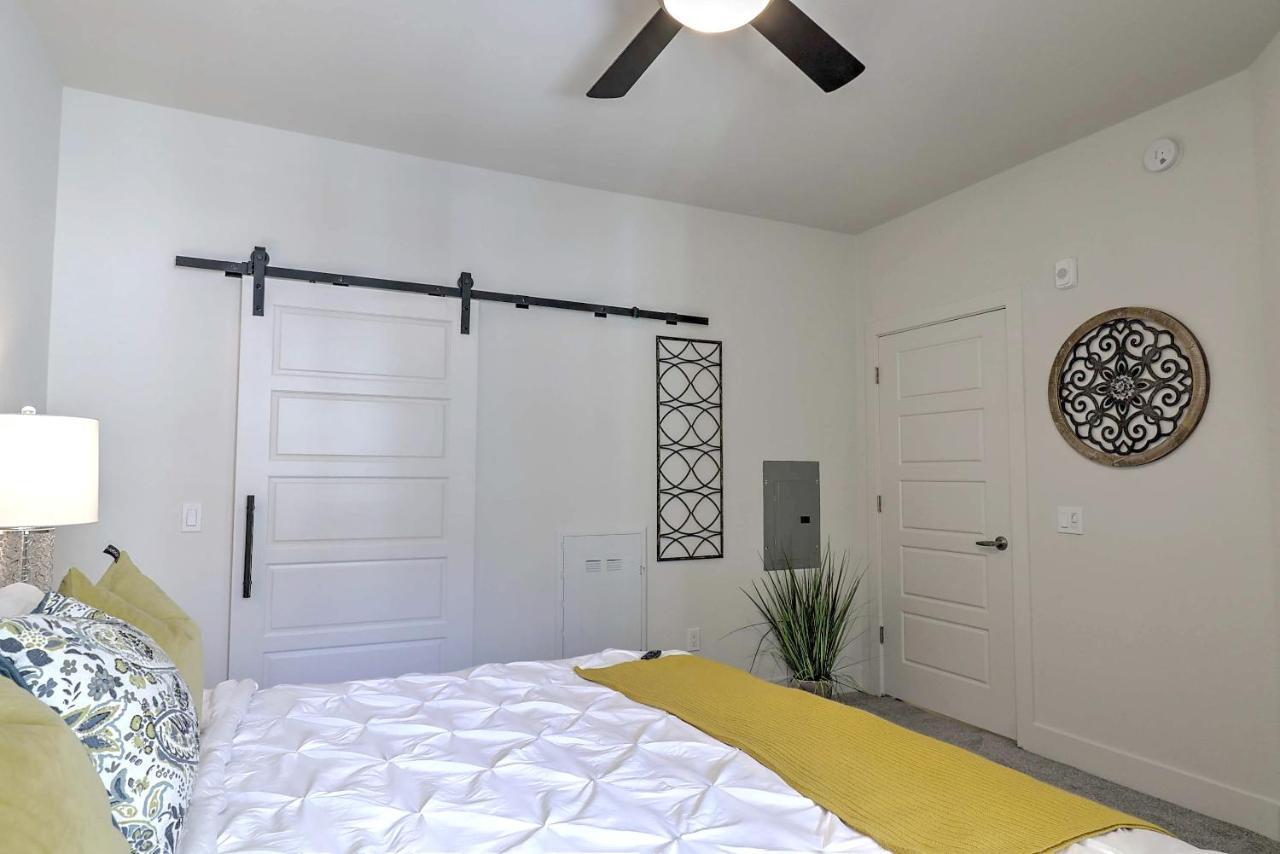Apartamento Walk Score 81-shopping District-king Bed-parking G3047 *