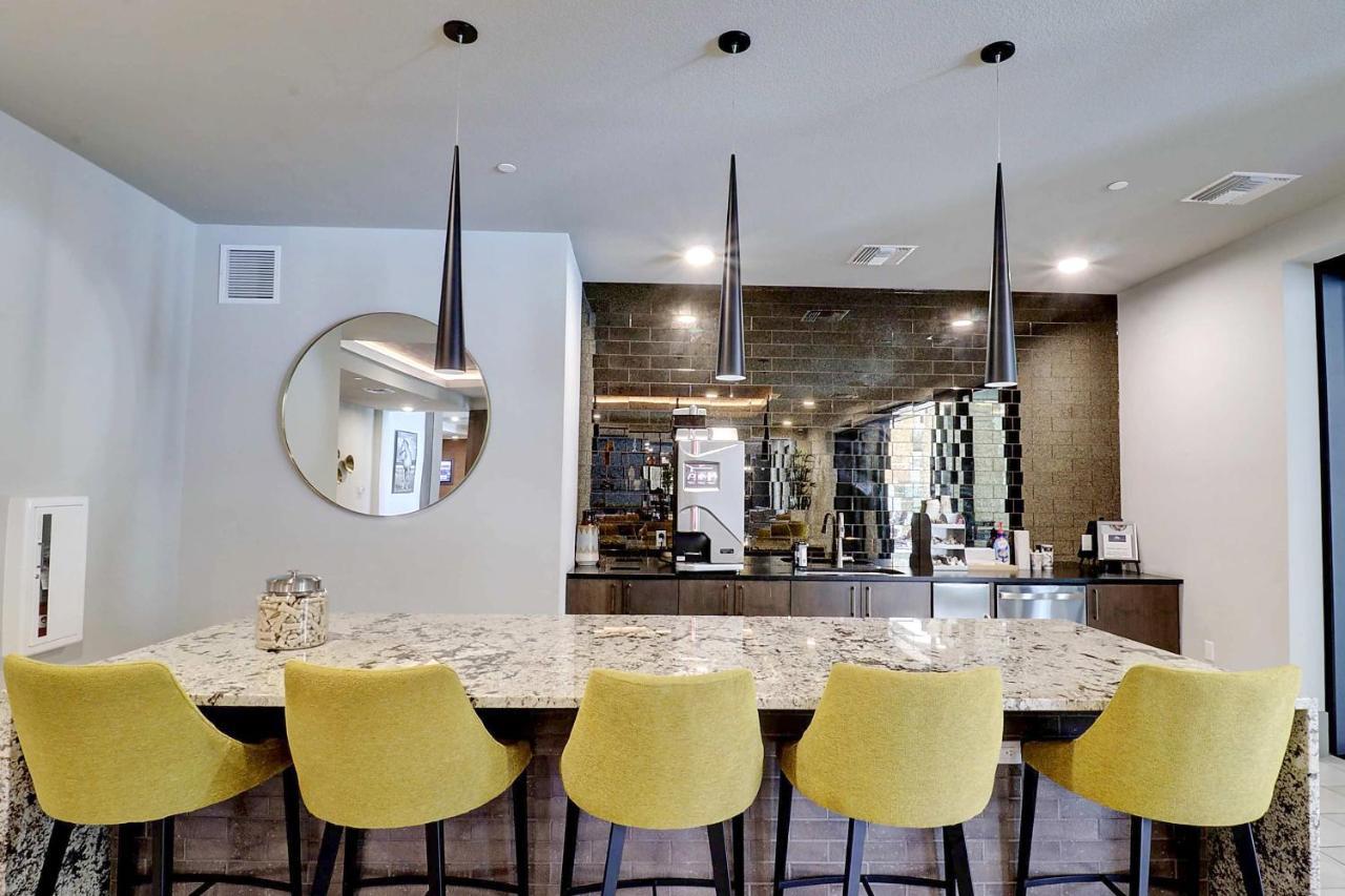 Walk Score 81-shopping District-king Bed-parking G3047 Apartamento *