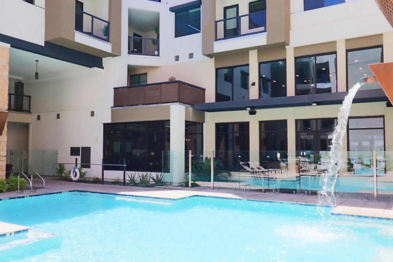 Walk Score 81-shopping District-king Bed-parking G3047 Apartamento