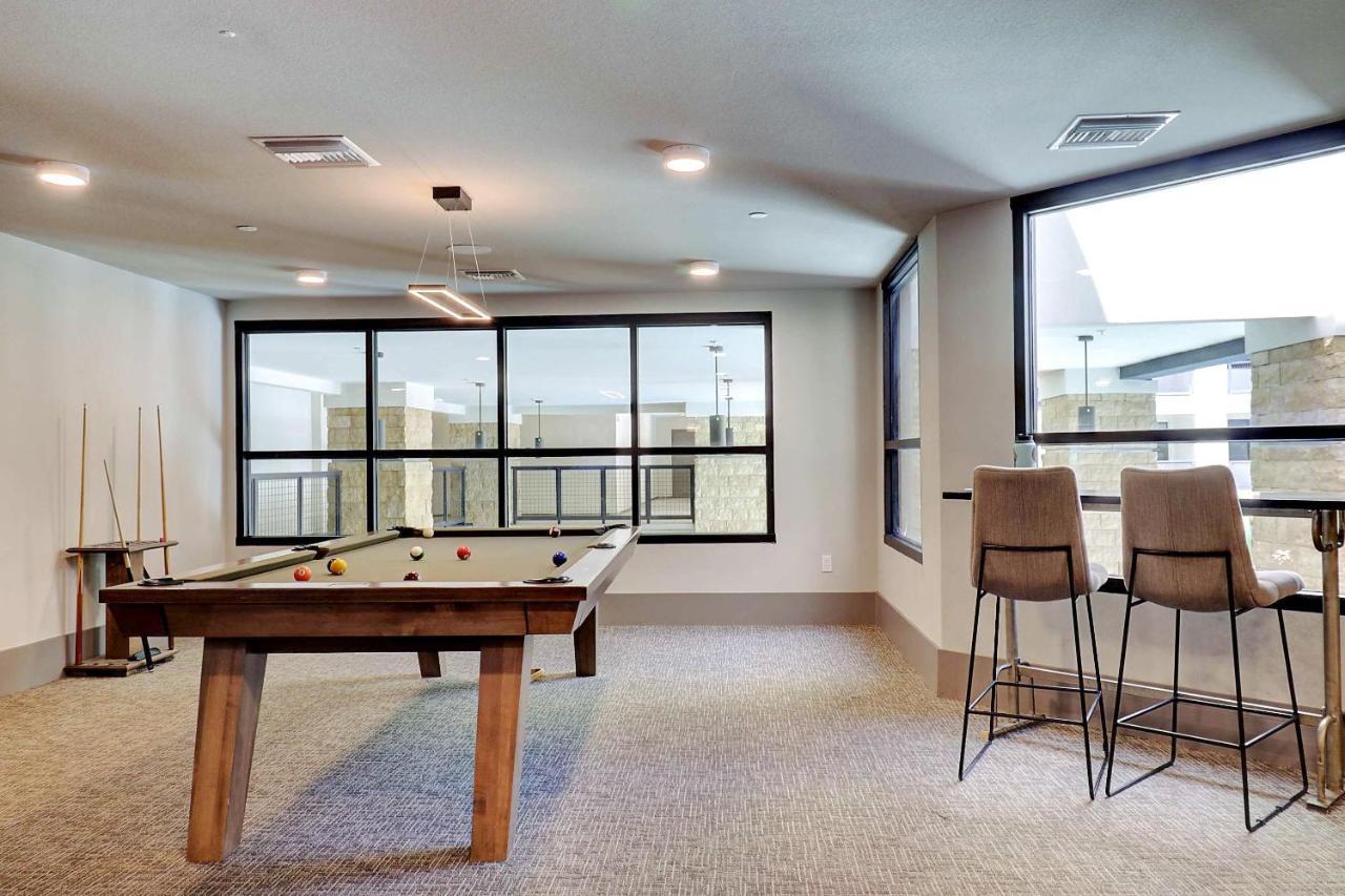 Apartamento Walk Score 81-shopping District-king Bed-parking G3047
