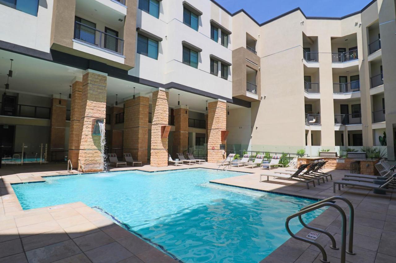 Apartamento Walk Score 81-shopping District-king Bed-parking G3047