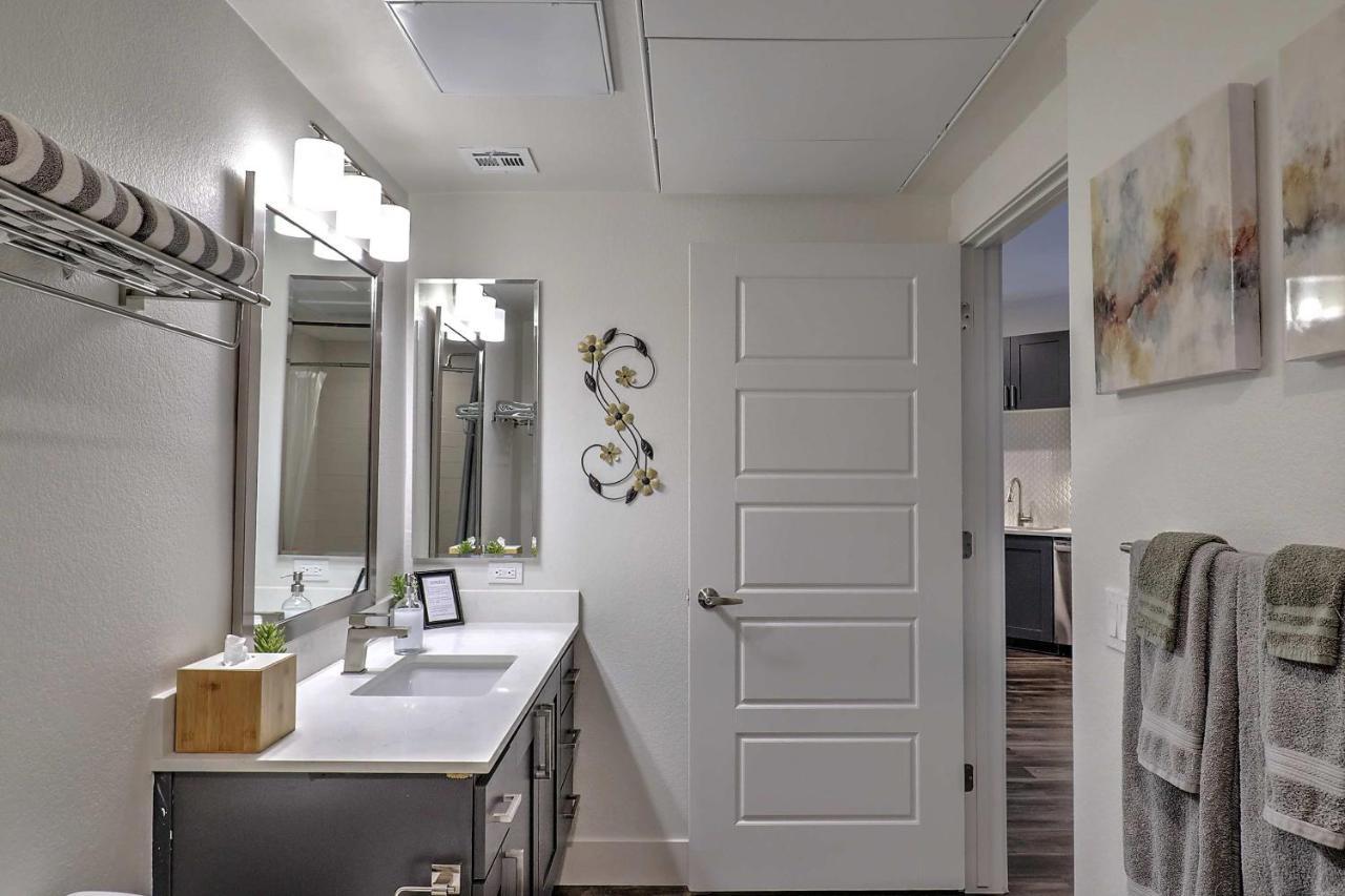 Apartamento Walk Score 81-shopping District-king Bed-parking G3047 *